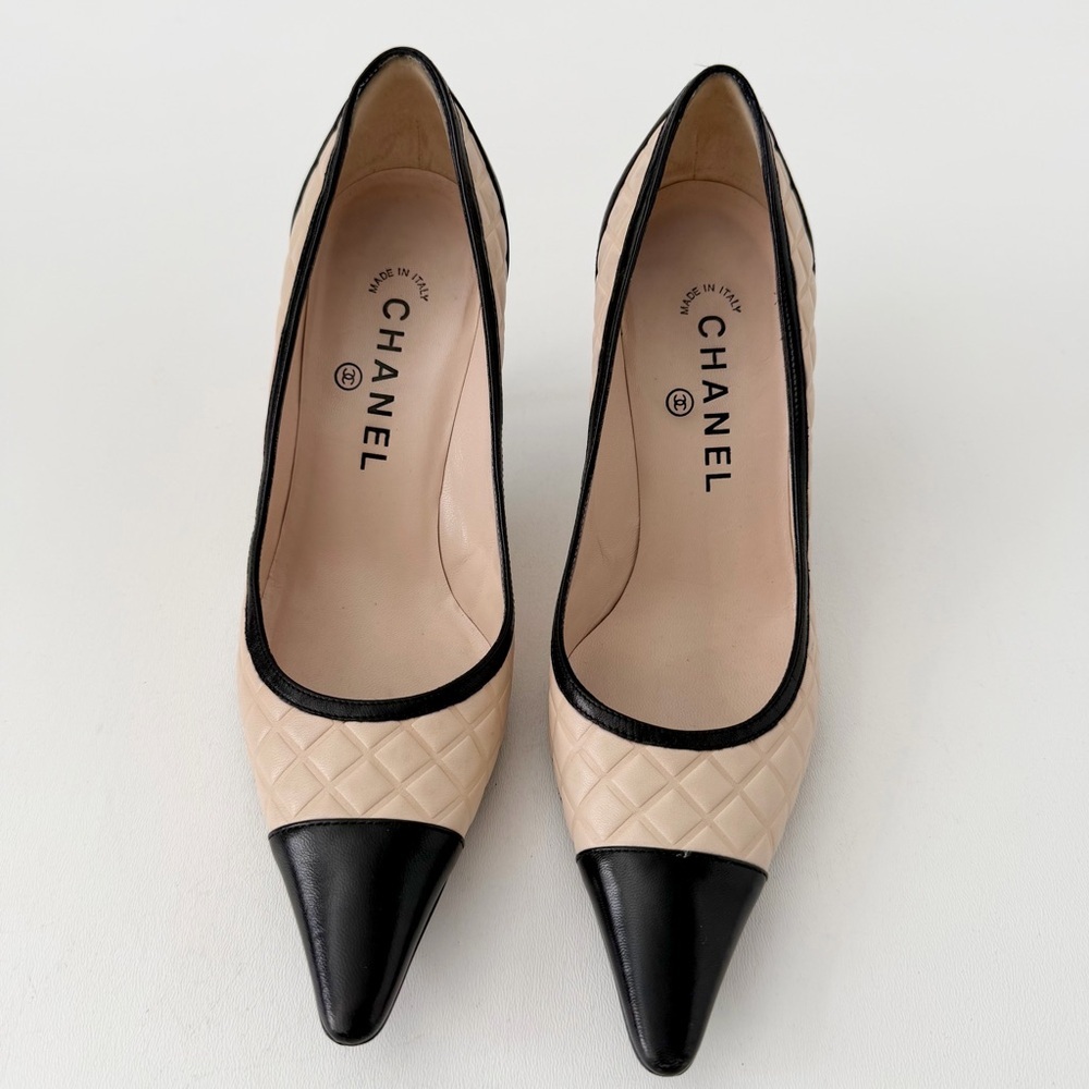 CHANEL || Beige Quilted Leather Black Cap Toe Pointed Pumps Heels EU 37 - Picture 5 of 16